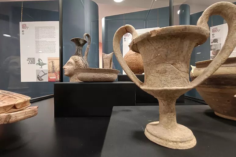 ‘Nostoi, rientri condivisi’, a Crotone tornano in mostra reperti archeologici rubati